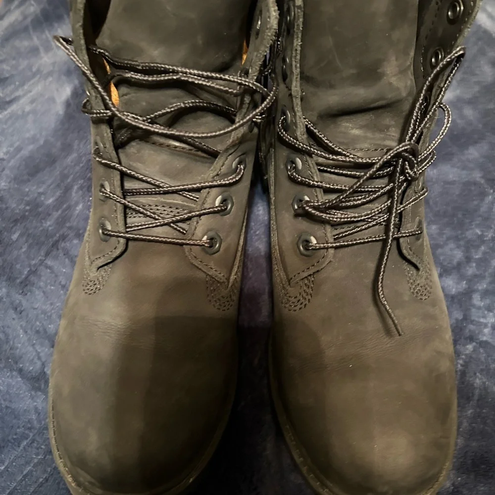 Timberland Boots size 6 juniors fit like size 8 men’s